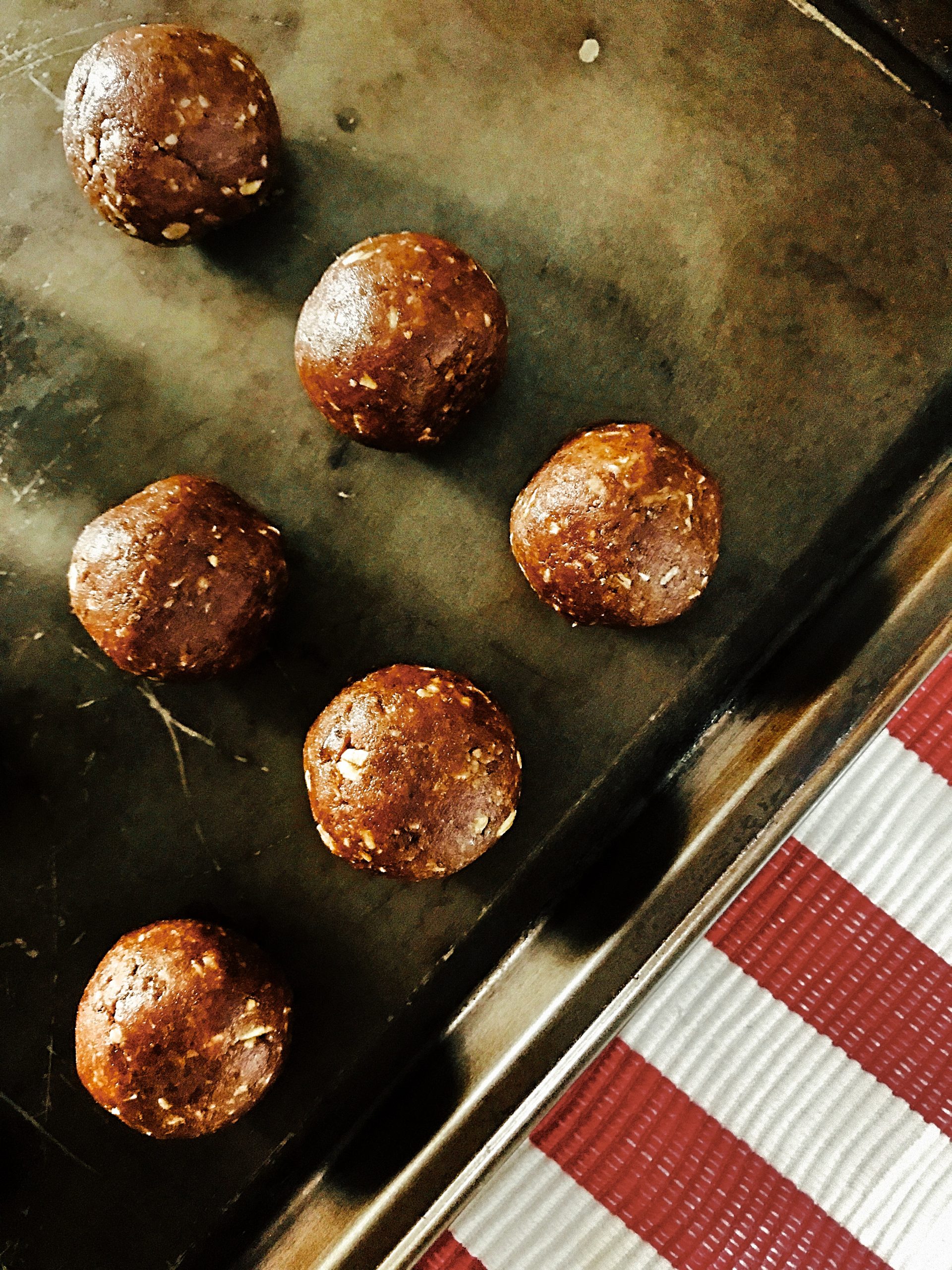 Super food chocolate energy balls – gluten, wheat, and refined sugar free