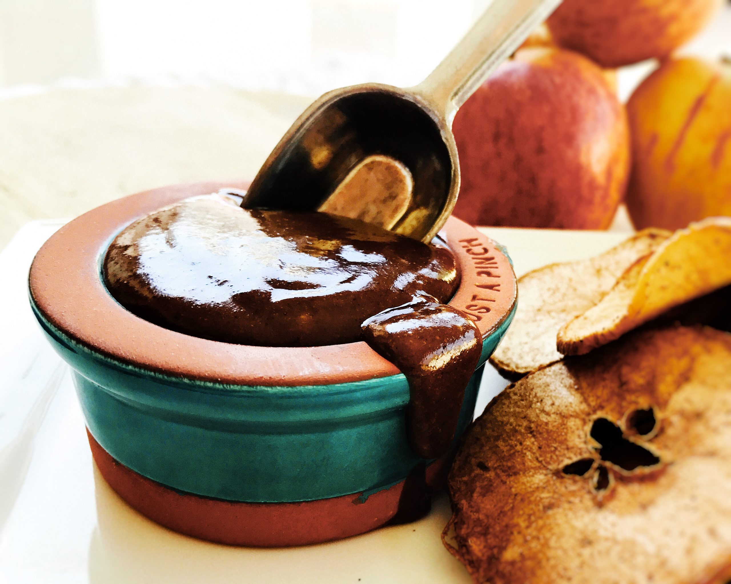 Healthy chocolate dip – dairy and refined sugar free