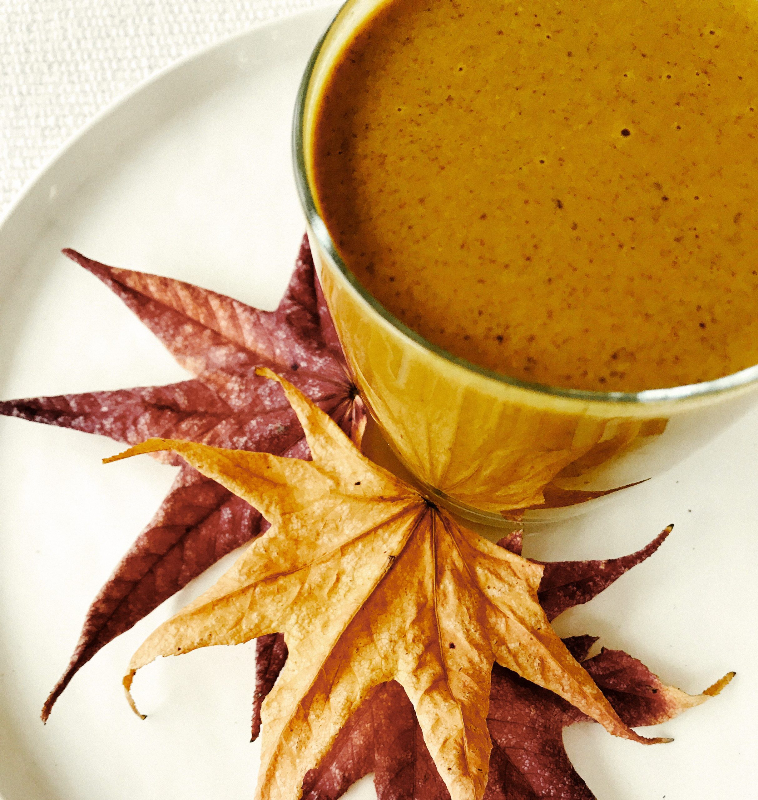 Golden mocha latte – dairy, refined sugar and caffeine free