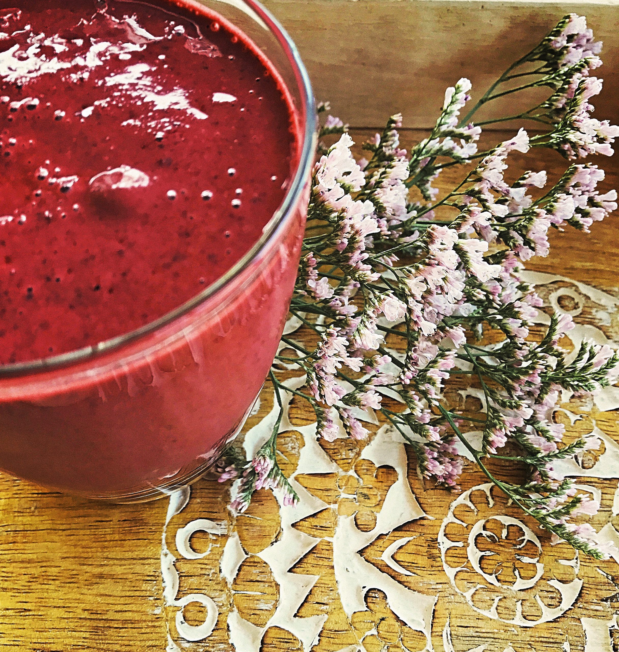 Red velvet superfood smoothie – dairy and refined sugar free