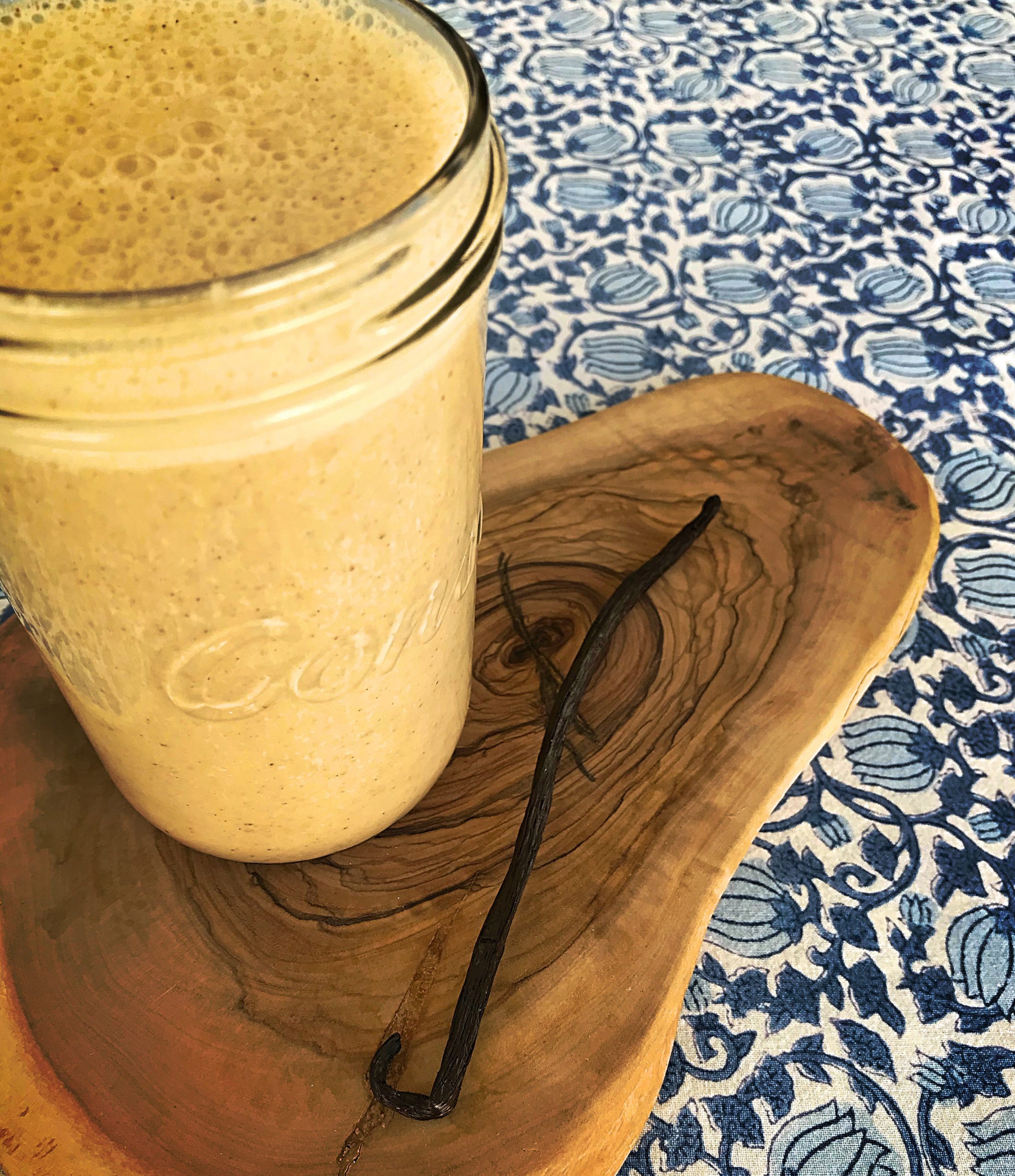 Nutty vanilla cinnamon smoothy – dairy and refined sugar free
