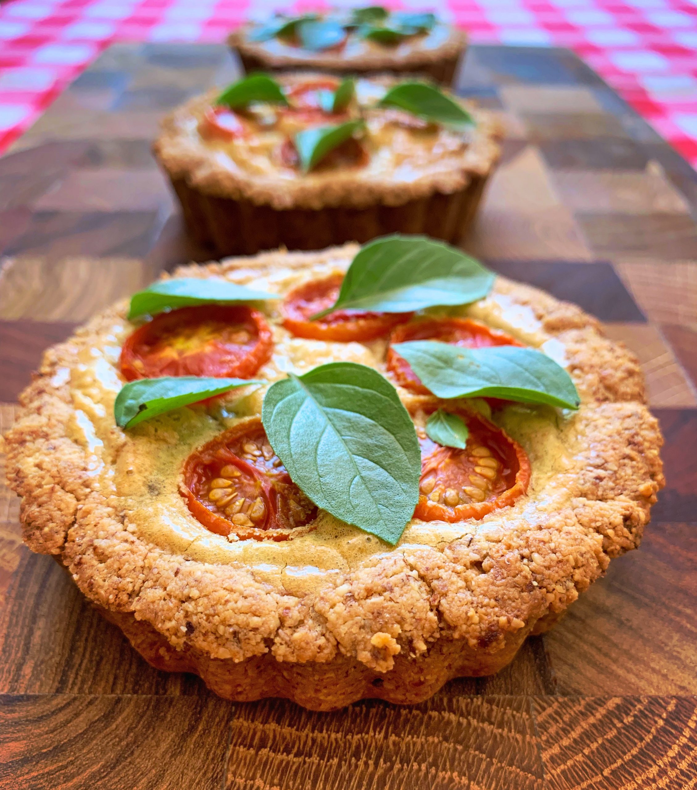 Tomato quiche with almond crust – grain and dairy free